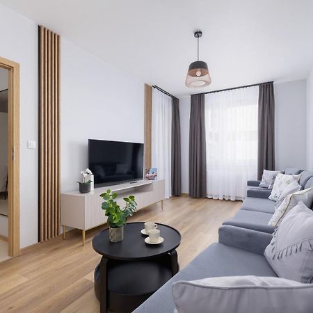 Osiedle Avia Harmonious Apartment With Balcony & Parking Cracow By Renters Prestige Cracovia Exterior foto