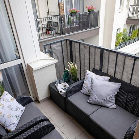 Osiedle Avia Harmonious Apartment With Balcony & Parking Cracow By Renters Prestige Cracovia Exterior foto